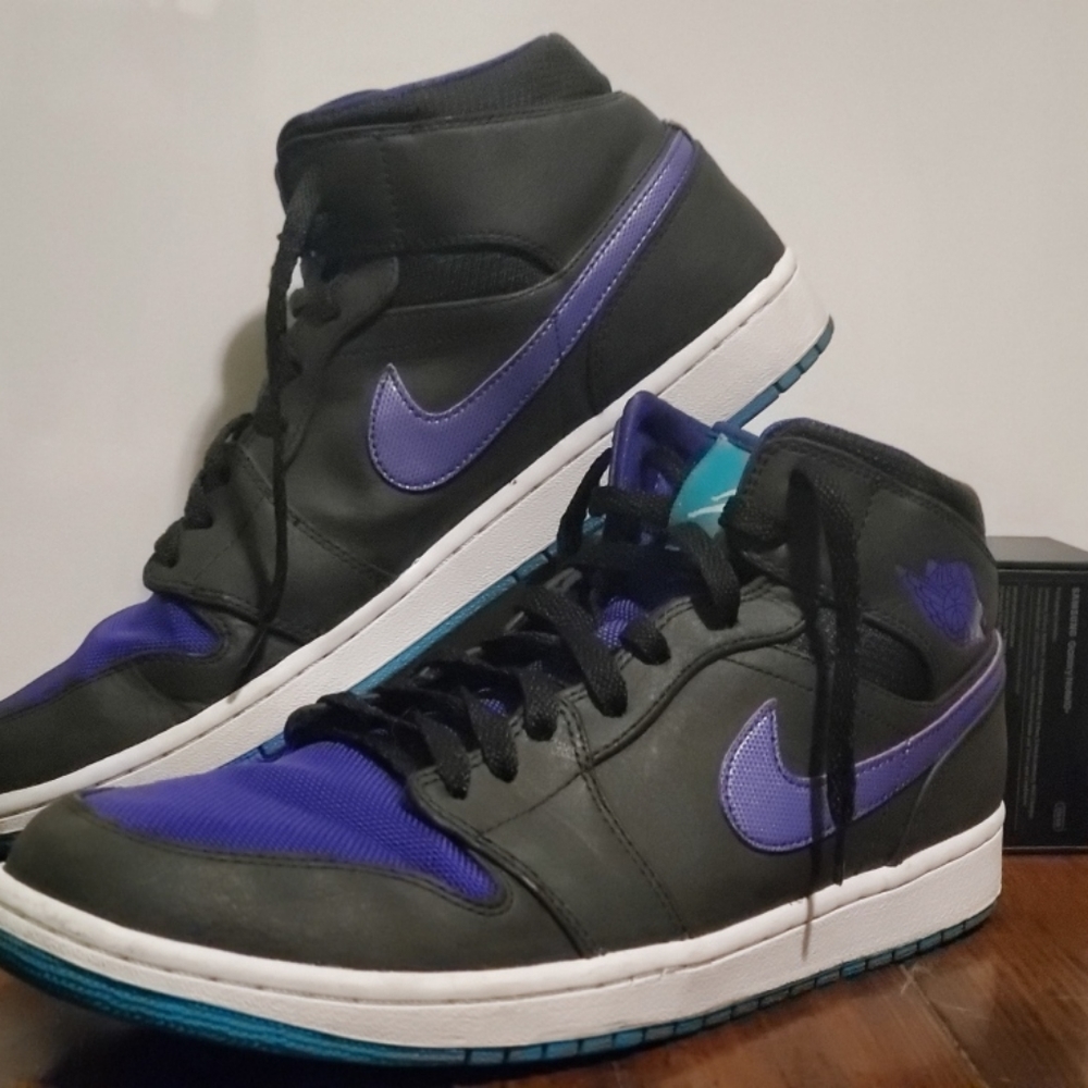 Jordan Retro 1 Mid Grape